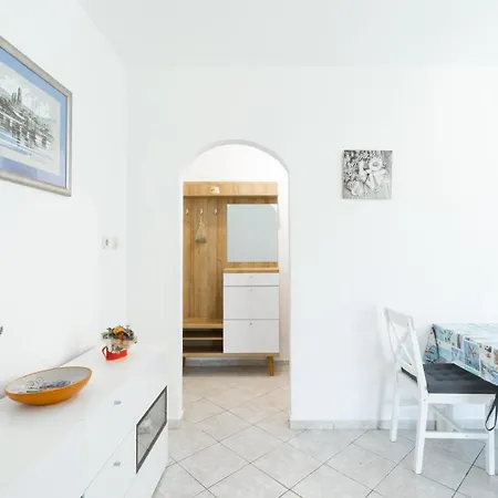 House Rosa - Holiday 70 Metres Away From Picena Beach! * Vela Luka