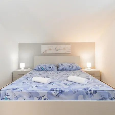 House Rosa - Holiday 70 Metres Away From Picena Beach! Nyaraló