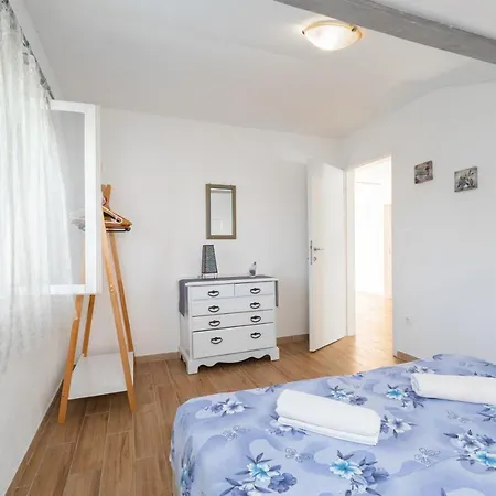 House Rosa - Holiday 70 Metres Away From Picena Beach! * Vela Luka